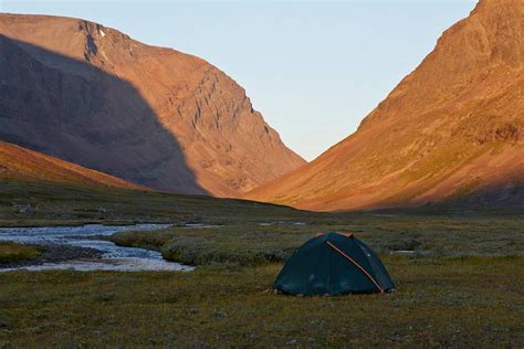 Kungsleden is a hiking trail in northern sweden, approximately 440 kilometres long, between abisko in the north and hemavan in the south. Kungsleden Trail | Hiking in Sweden | Trail Recipes