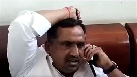 स्वास्थ्य मंत्री बन्ना गुप्ता ने फोन पर इंस्पेक्टर को हड़काया कहा कांग्रेस कार्यकर्ताओं की