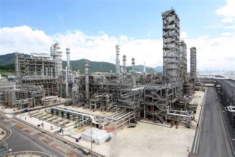 Top 10 Largest Oil Refineries In The World With Details