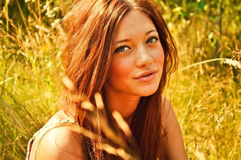 Masaüstü Yüz Güneş ışığı Orman Kadınlar Açık Havada Kızıl Saçlı Model Portre Uzun Saç
