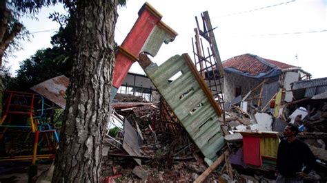 Earthquake Hits Indonesias Java Killing At Least 162 People