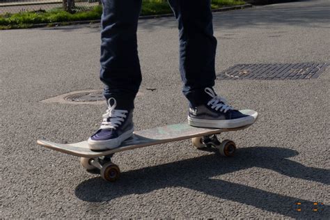 Goofy Vs Regular Stance On A Skateboard Explained Skateboardershq