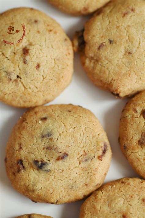 BISCUITS APÉRITIFS AU COMTÉ VIEUX NOIX CANNEBERGES SÉCHÉES