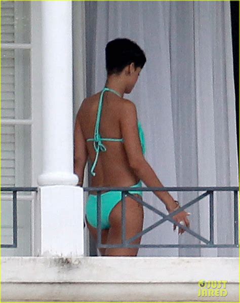 Rihanna Sexy Swimsuit In Barbados Photo 2779365 Bikini Rihanna