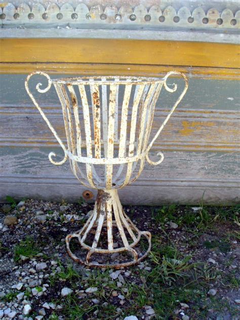 Wrought Iron 28 Strap Urn With Handles Planter