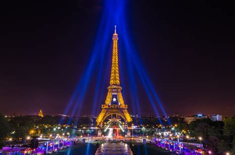 Eiffel Tower Lit Up At Night Hd Wallpaper Background Image 2048x1356