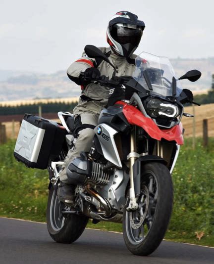Using the new aluminum alloy cylinder heads, friz designs a 486cc engine with 8.5 hp and a top the r32 became the foundation for all future boxer powered bmw motorcycles. Speedmonkey: 2013 BMW R1200GS - specs, prices and images