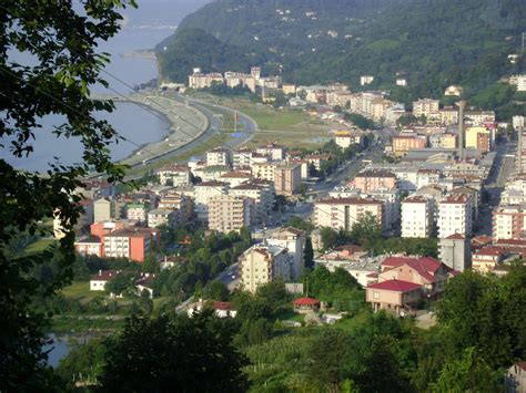 Laz asıllı, arhavi, artvinli bir ailenin çocuğu olarak ankara'da doğdu. arhavi / artvin | Manzaralar