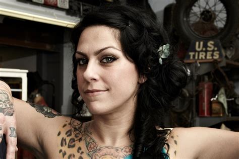Sexy Pics Of Danielle From American Pickers American Pickers Danielle Colby Shows Off Curves