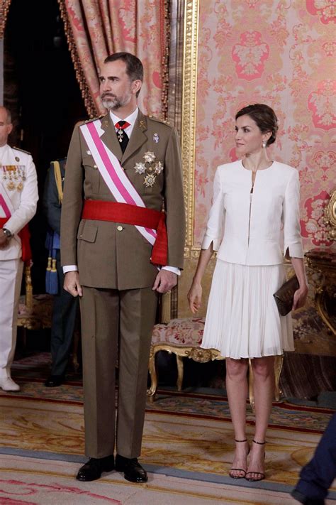 Felipe Vi Y Letizia Reyes Enamorados En El Día De Las Fuerzas Armadas