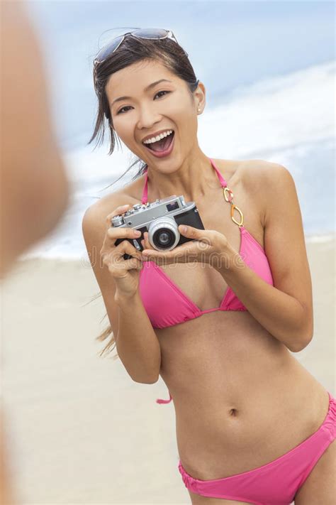 W Bikini Azjatycka Kobieta Zdj Cie Stock Obraz Z O Onej Z Beachwear
