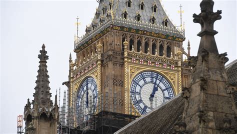 Londra Giù I Veli Dal Big Ben La Torre Dellorologio Più Famosa Torna