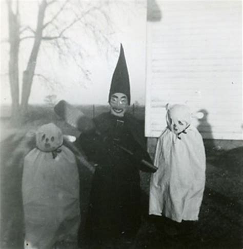 20 Vintage Halloween Costumes That Will Scare You To Death Bored Panda