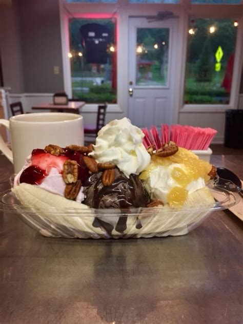 This Timeless Ice Cream Shop In Minnesota Serves Enormous Portions Youll Love