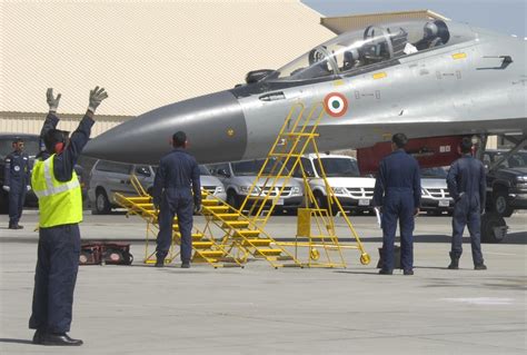 Indian Air Force Maintainers Prepare Their Sukhoi Su 30mki Flickr