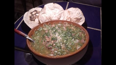 It may seem like a very simple soup, but once you add all of the garnishes, this soup is transformed into a bowl of warm comfort. Carne En Su Jugo Estilo Garibaldi - Noticias de Carne