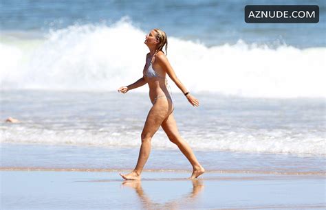 Gwyneth Paltrow Cools Off With A Swim In The Ocean In The Hamptons Aznude