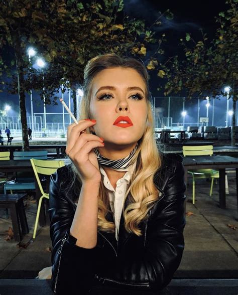 Pin By Tey Great On Women Smoking Girl Smoking Sexy Smoking Women Smoking Cigarettes