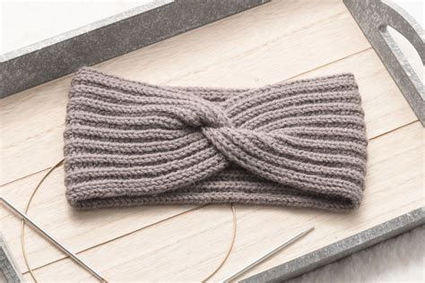 I hope you enjoyed this tutorial of me showing you how to knit the turban style headband. Headband with a twist | Knitting pattern | Mirella Moments