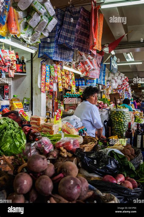 Lima Peru Central Market Fotografías E Imágenes De Alta Resolución Alamy