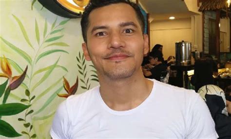 Datuk aliff syukri kamarzaman mengaku telah berkahwin dua kepada isterinya, shahida dalam shahida bertanyakan soalan tersebut kepada aliff syukri selepas mendapat beberapa kiriman mesej. Aliff Syukri Mahu Jual Rumah Miliknya Di Pavilion Dengan ...