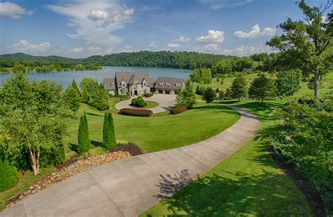 Captivating Lakes And Mountains Of East Tennessee