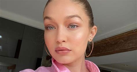 Gigi Hadid Shares Her Adorable New Photo With Her 1 Month Old Baby