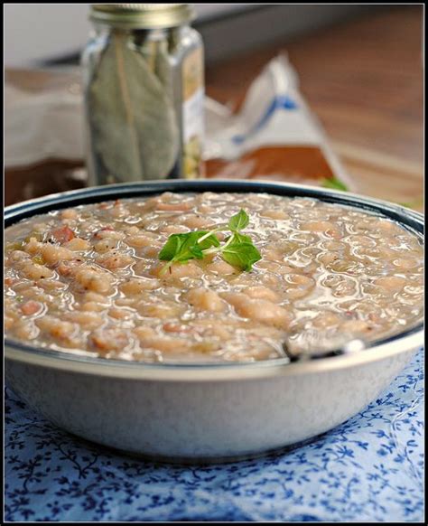 Crock pot navy bean soupmom what for dinner. How To Make Ham And Navy Beans In Crock Pot - Sous Chef Sunday: Crockpot Ham & White Bean Soup ...