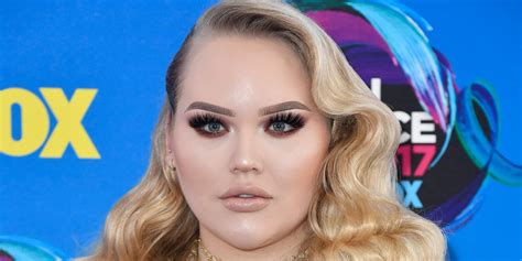 Nikkietutorials Provides Feminizing Makeup Hacks After Coming Out As