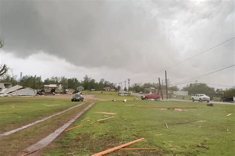 At Least 2 Dead After Tornado Hits Us Oklahoma World Cn