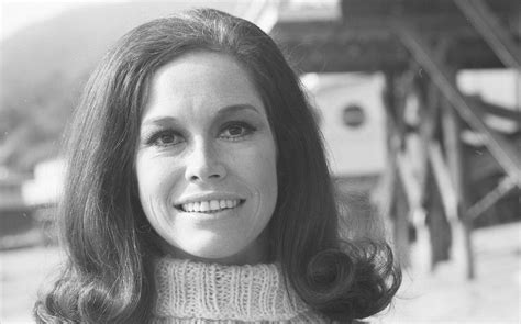 rip television icon mary tyler moore has died at the age of 80 vanyaland