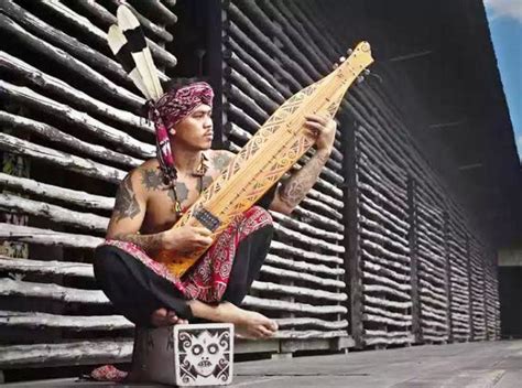 Mengenal Alat Musik Sampe Yang Sangat Khas Dari Kalimantan Timur Orami
