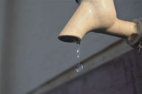 Der wasserhahn sitzt so fest ich hab es mit etwas kraft probiert aber keine chance. Waschmaschine Wasserhahn Aufdrehen / Waschmaschine Wasser ...