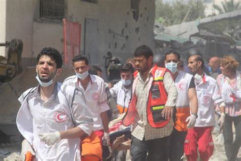 In Pictures Palestine Red Crescent Society Provides First Aid Support