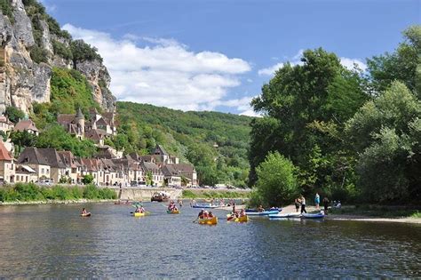 The dordogne, especially the périgord noir zone, is small enough that you might discover your favorite places just by driving around. Dordogne - Voyages - Cartes