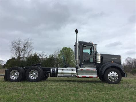 Kenworth W900 Hurryonly One Of These Extended Cab W 900s Left