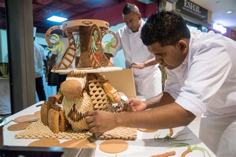 Envie de partager une passion, la fabrication de pains, brioches, croissants, miches. Pain Maison Mauritius / In The Bakery Of The Bread Museum ...