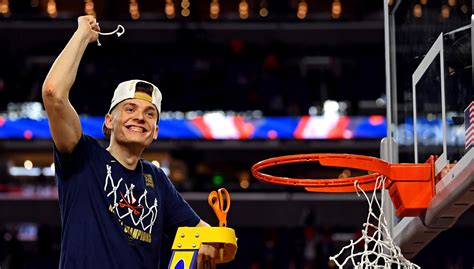 Given the talent that virginia has, there isn't a need for him to put. Virginia's Kyle Guy declares for NBA draft | Guys, College ...