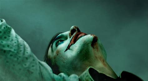 Joaquin phoenix reportedly asking for a lot of money for joker 2 16 november 2020 | we got this covered. Joker con Joaquin Phoenix, primo poster ufficiale e ...