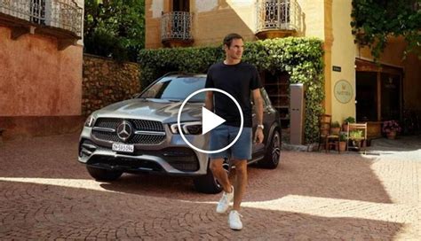 The swiss maestro possesses several properties. Roger Federer between Luxury and Green in the Mercedes spot