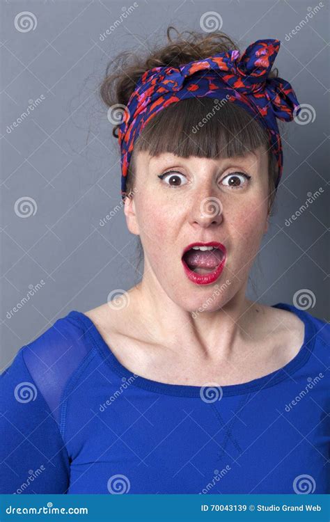 Trendy Young Woman Expressing Fun Amazement And Surprise Stock Image Image Of Fashionable