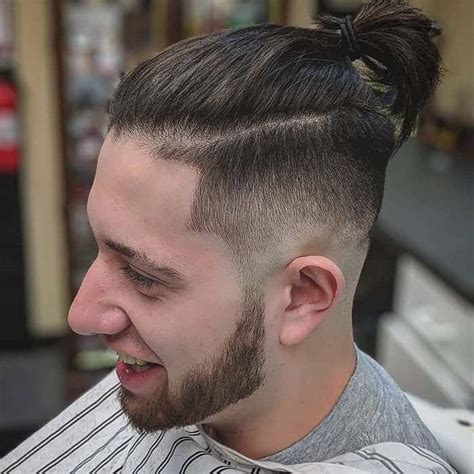 This cut is great for guys with shorter and straighter hairstyles. Haircut Men Fade Long