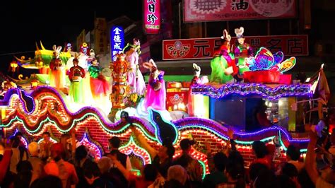 Vikki loves to fill her classes with fun content and content about chinese traditional culture. 走出家門: 四月 2015