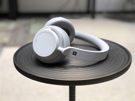 Microsoft Announces Surface Headphones Wireless With Noise Cancelling