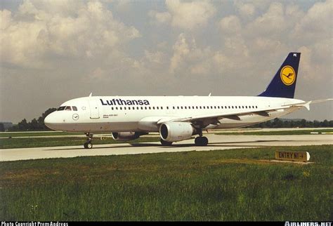Airbus A320 211 Lufthansa Aviation Photo 0112187