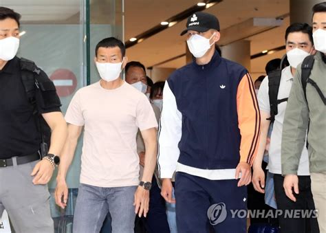 Son Heung Min Completes Military Training Yonhap News Agency