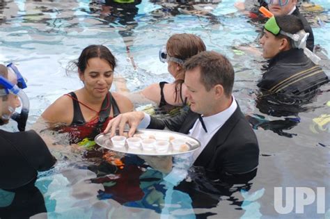Photo The Worlds Largest Formal Underwater Dinner Party In London