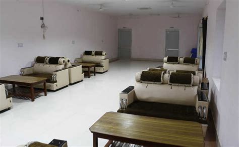 Railway station waiting room sans AC : The Tribune India