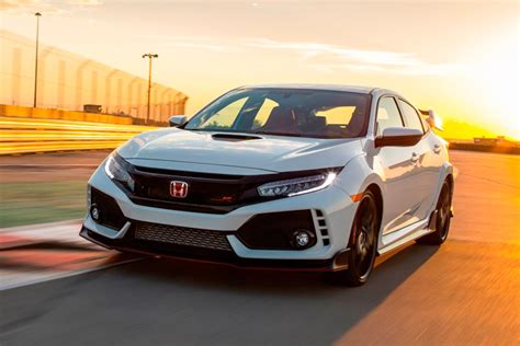 The honda civic type r is ready to tear up the track with a new limited edition trim in phoenix yellow, featuring forged bbs wheels. 2018 Honda Civic Type R Australian pricing announced