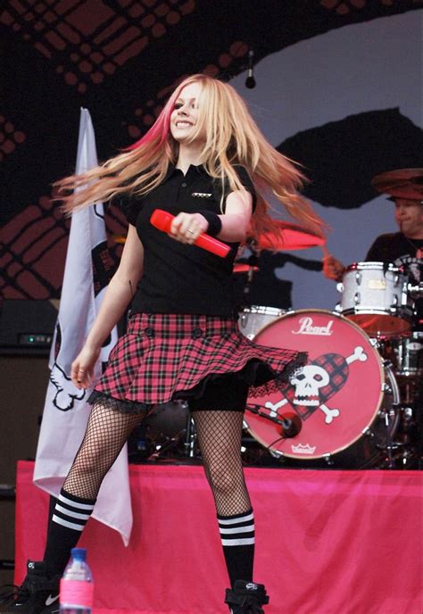 avril lavigne aesthetic fashion icon of the 2000s